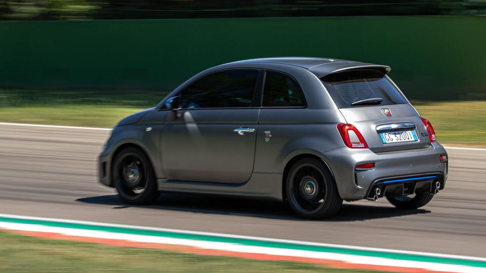 Κάτω από το καπό, ο κινητήρας 1.4 T-Jet απόδοσης 165 ίππων και προδιαγραφών Euro-6D Final, αποτελεί το σύνολο στο οποίο βασίζονται για την κίνηση τους